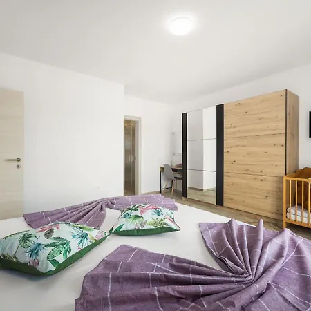 Villa Nur For 10 People Near With 45 M2 Private Pool & Jacuzzi Only 2 Km From Pula