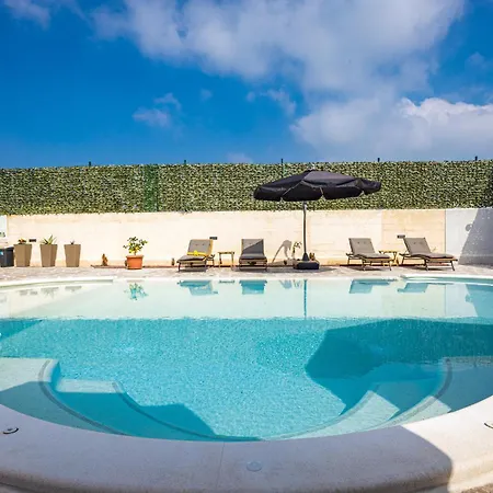 Nur For 10 People Near With 45 M2 Private Pool & Jacuzzi Only 2 Km From Villa Pula