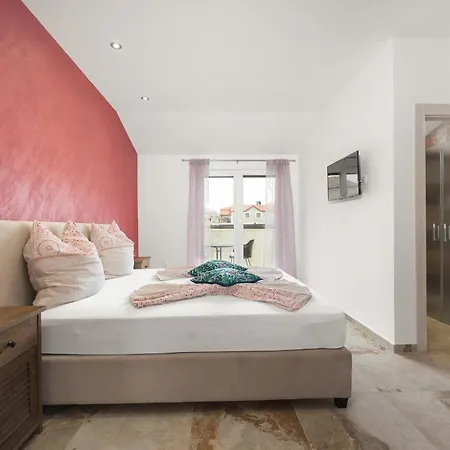 빌라 Nur For 10 People Near With 45 M2 Private Pool & Jacuzzi Only 2 Km From 풀라