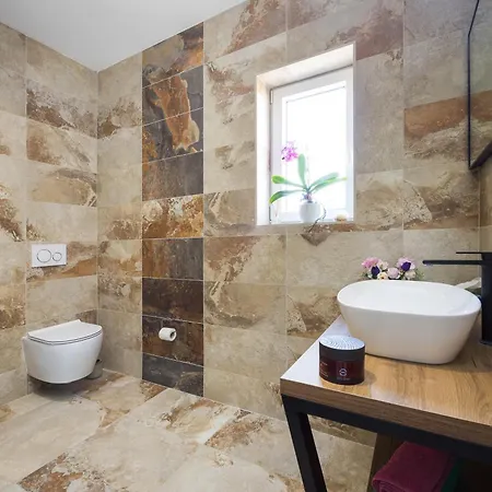 빌라 Nur For 10 People Near With 45 M2 Private Pool & Jacuzzi Only 2 Km From