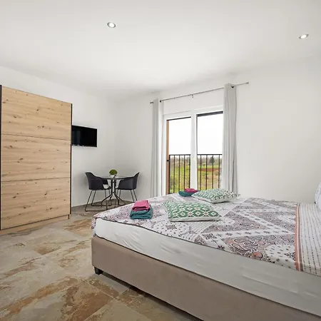 Nur For 10 People Near With 45 M2 Private Pool & Jacuzzi Only 2 Km From 빌라 풀라