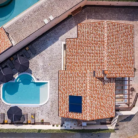 빌라 Nur For 10 People Near With 45 M2 Private Pool & Jacuzzi Only 2 Km From 풀라