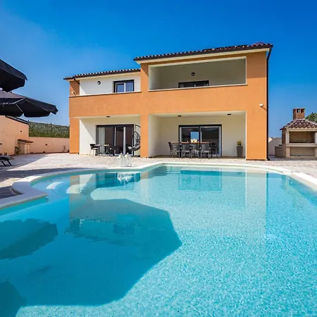 Nur For 10 People Near With 45 M2 Private Pool & Jacuzzi Only 2 Km From 빌라 *