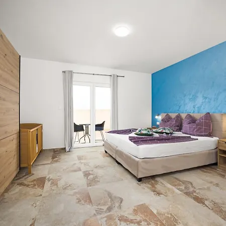 Nur For 10 People Near With 45 M2 Private Pool & Jacuzzi Only 2 Km From Villa *